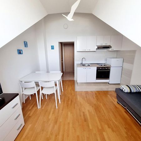 Apartments Iskra Duće エクステリア 写真