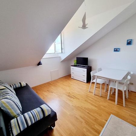 Apartments Iskra Duće エクステリア 写真