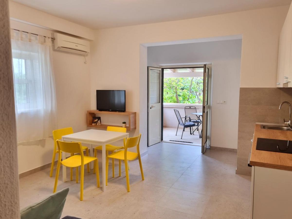 Apartments Iskra Duće エクステリア 写真