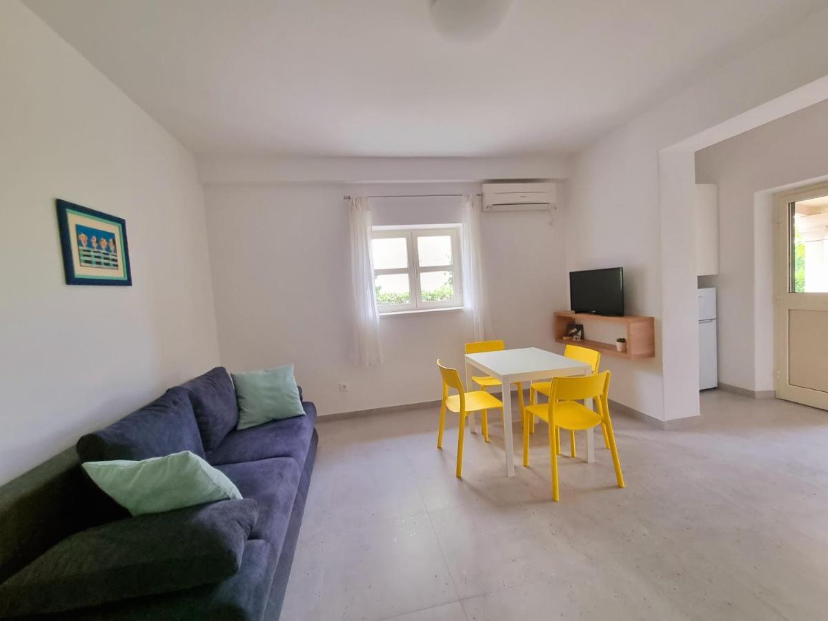 Apartments Iskra Duće エクステリア 写真