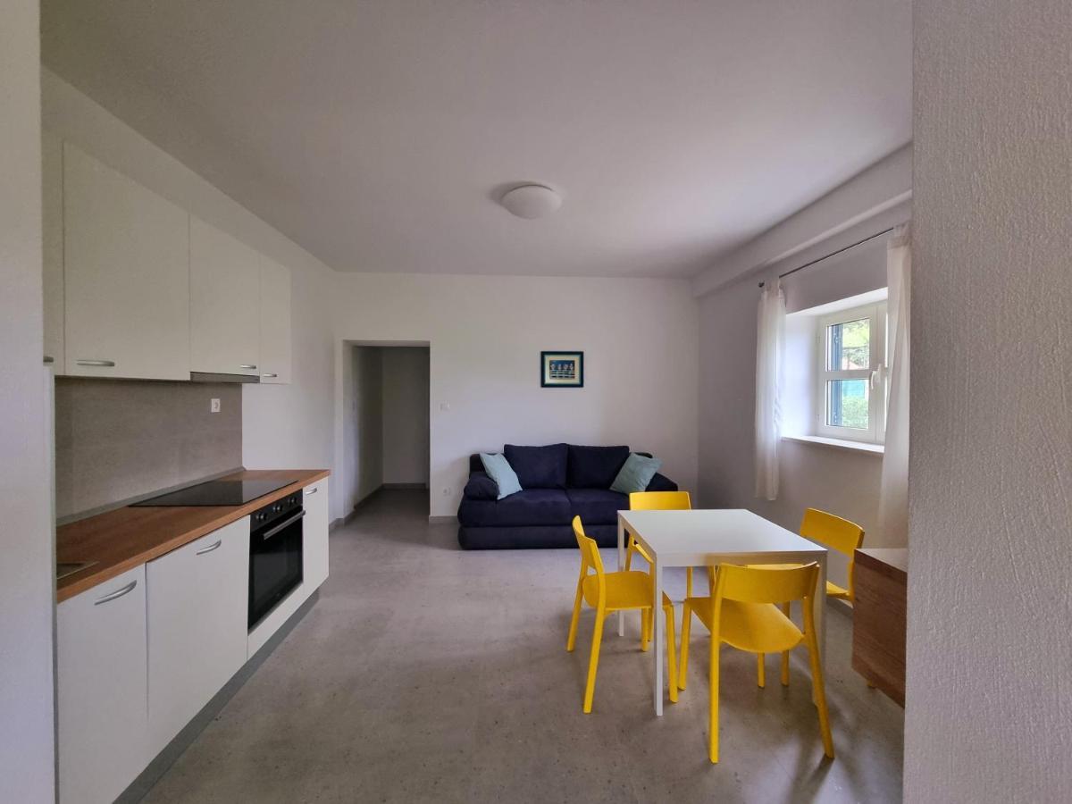 Apartments Iskra Duće エクステリア 写真
