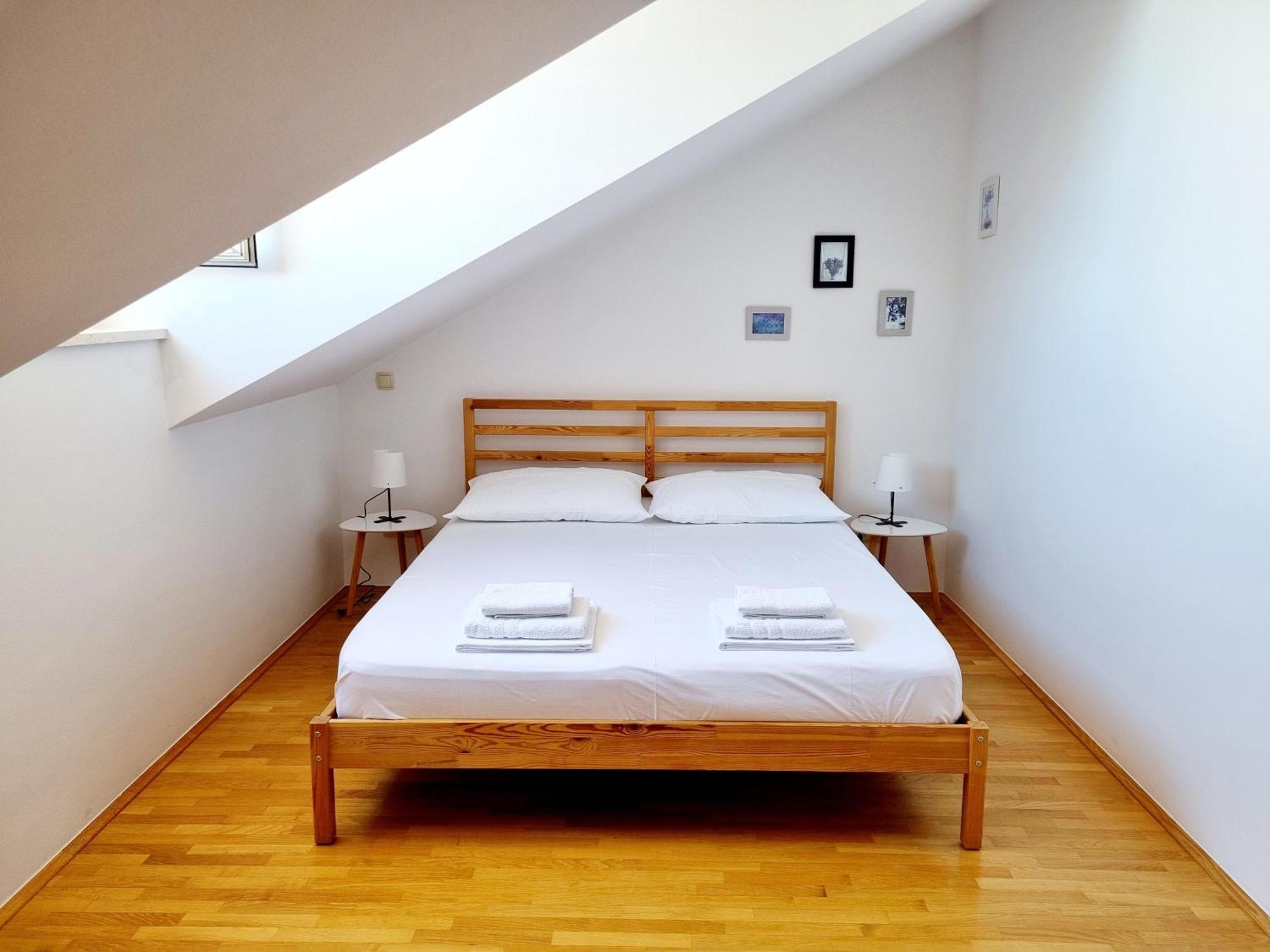 Apartments Iskra Duće エクステリア 写真