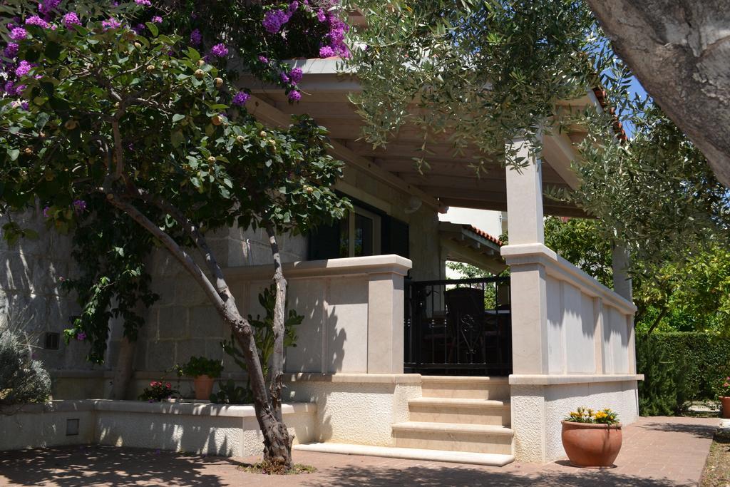 Apartments Iskra Duće エクステリア 写真